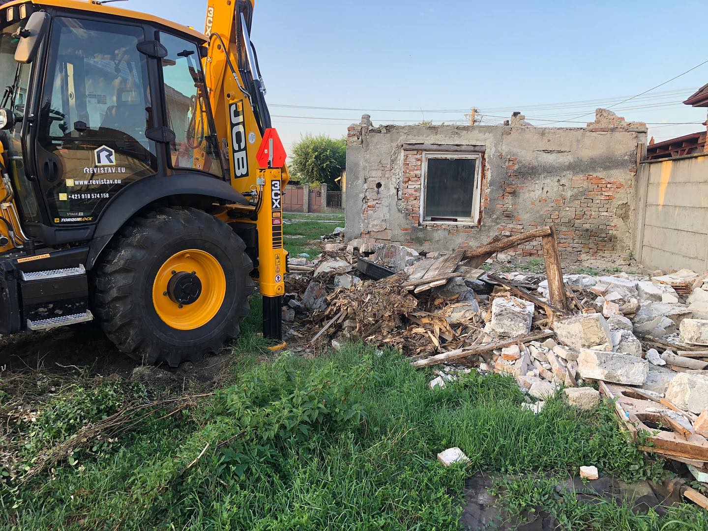 Demolačné a búracie práce v Šali, búranie rodinných domov, stavieb a odvoz stavebného odpadu