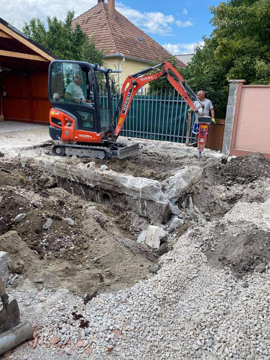 Zemné a výkopové práce Dunajská Streda – výkopy základov, bagrovanie a terénne úpravy